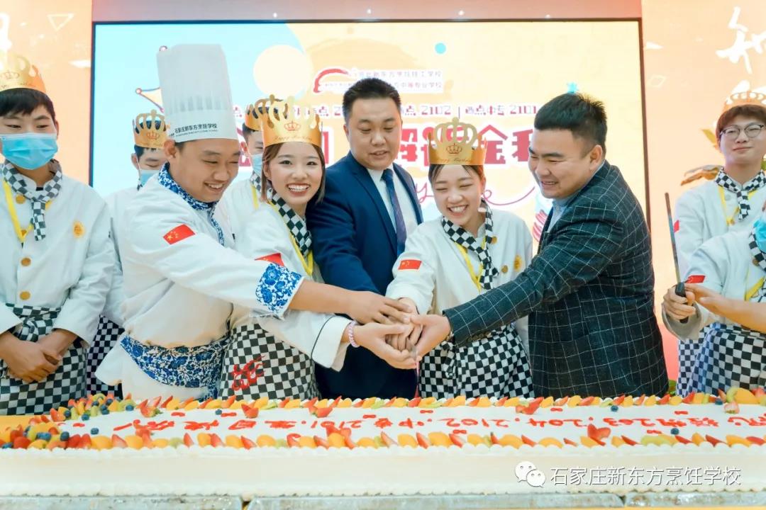 `流金歲月 邂逅金秋` 生日會(huì )丨按時(shí)長(cháng)大，祝你永遠快樂(lè )！