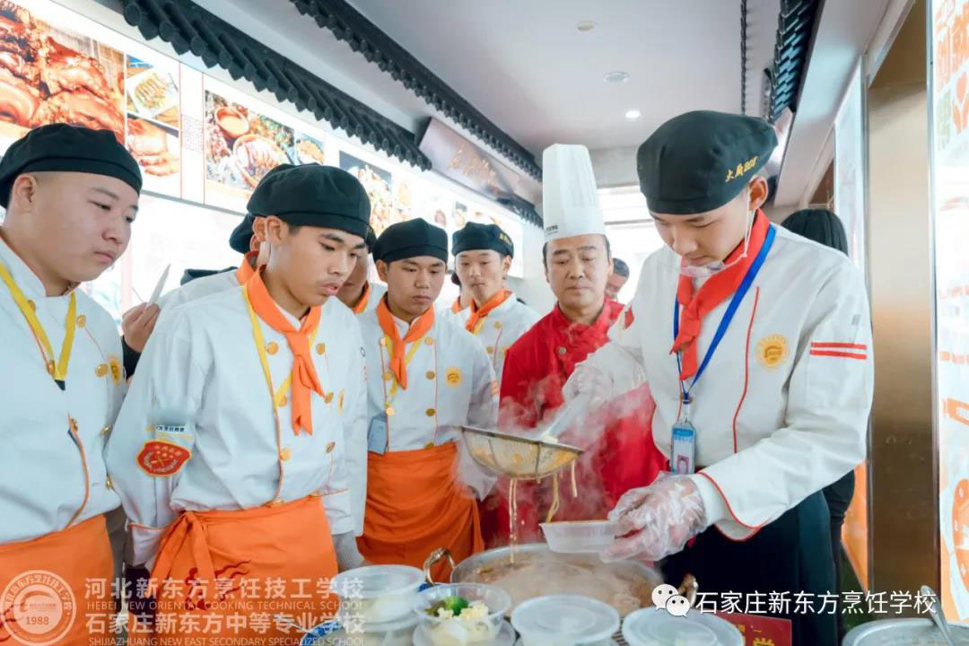 返鄉青年學(xué)廚師，就來(lái)家門(mén)口的河北新東方！