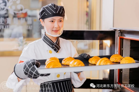 女生學(xué)什么技術(shù)好？女生初中生學(xué)西點(diǎn)168.png