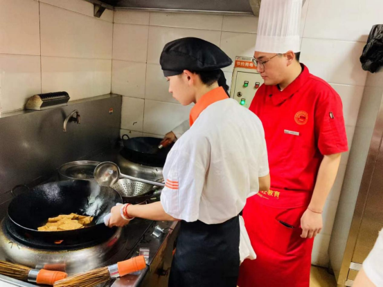 初中畢業(yè)是先打工還是先學(xué)技術(shù)？