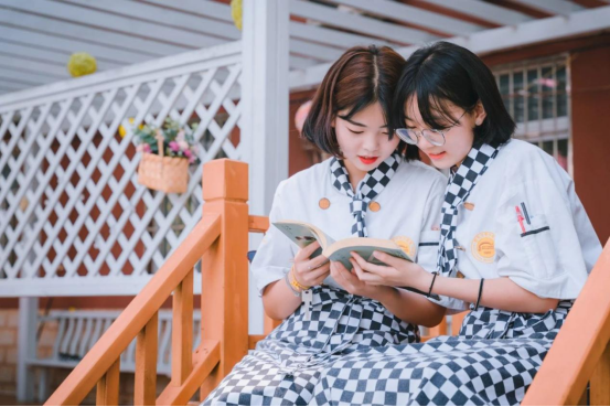女性學(xué)西點(diǎn)提升職場(chǎng)競爭力303.png