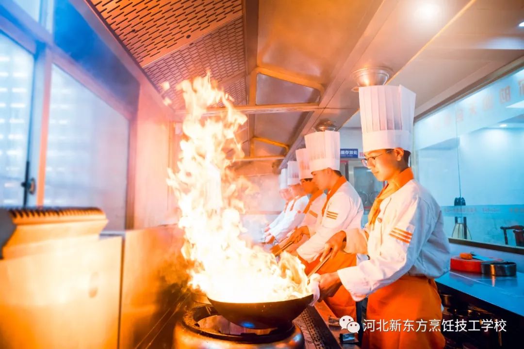 初中男生適合學(xué)什么專(zhuān)業(yè)？哪些專(zhuān)業(yè)既熱門(mén)又有前途？
