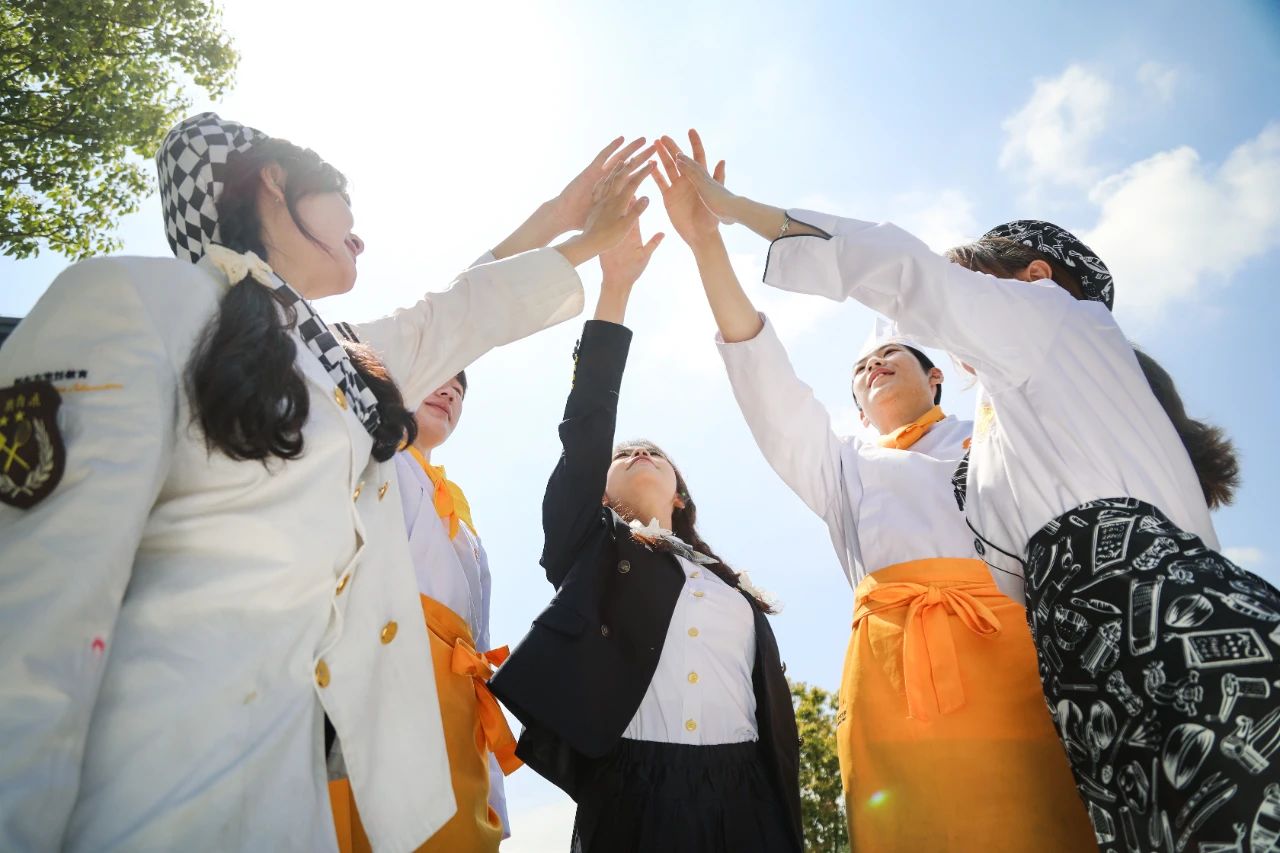 學(xué)廚師，去酒店當學(xué)徒還是去河北新東方？哪個(gè)好能學(xué)到真本事？