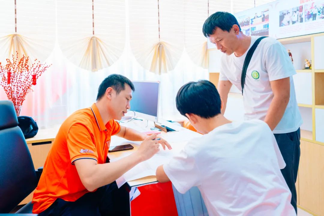 咨詢(xún)中心人氣爆表，報名人數持續上升！河北新東方各專(zhuān)業(yè)名額正在減少！