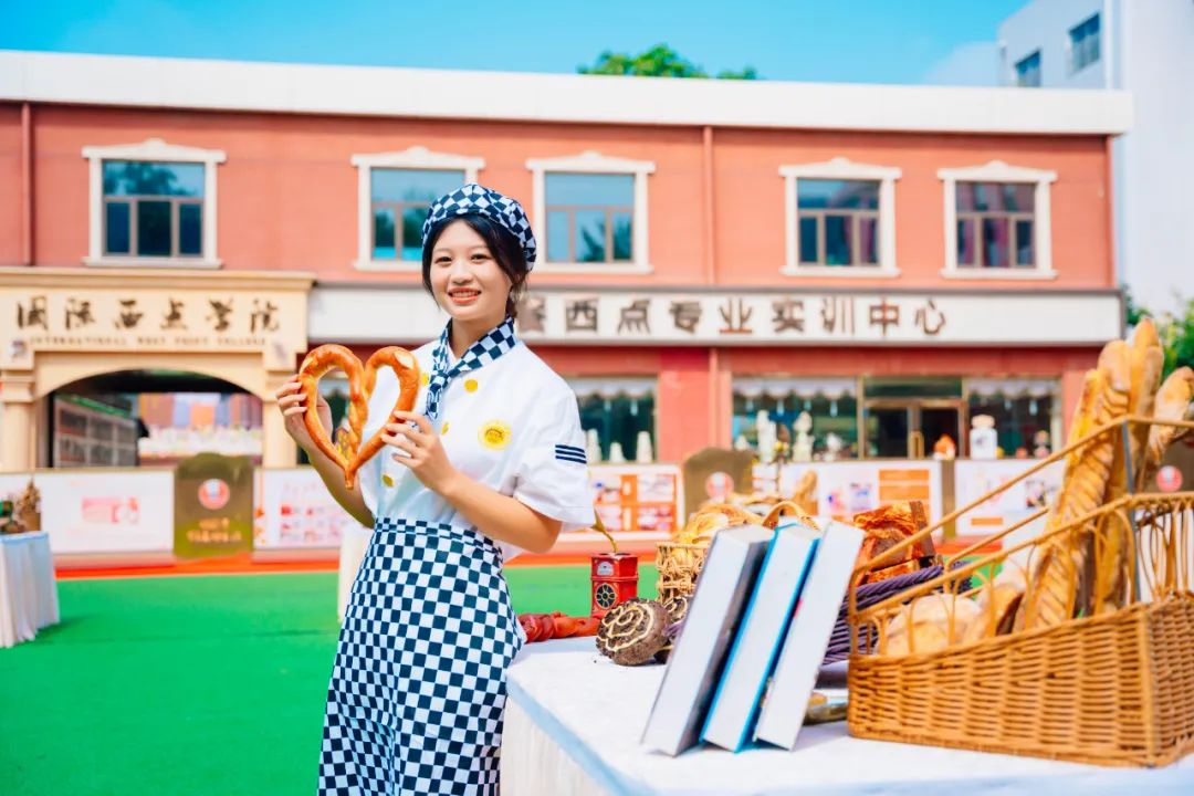 沒(méi)經(jīng)驗也能跨行成為西點(diǎn)行家？一文看懂西點(diǎn)行業(yè)的優(yōu)勢！