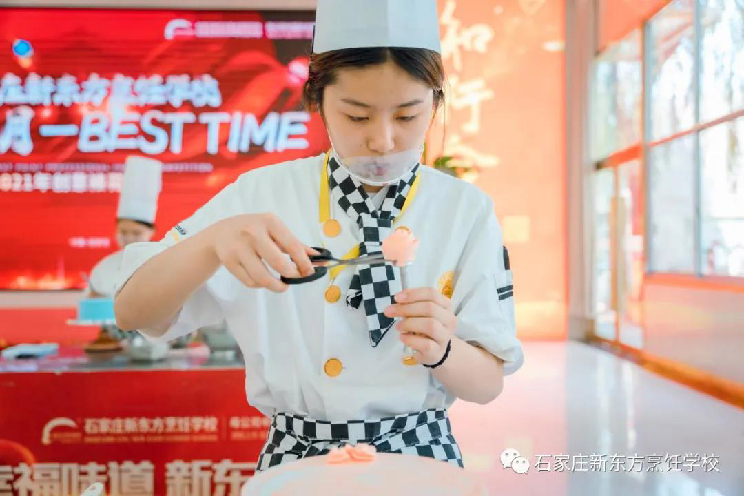【爆款烘焙制品教學(xué)】會(huì )爆漿的酥皮奶油大泡芙，原來(lái)成本這么低！